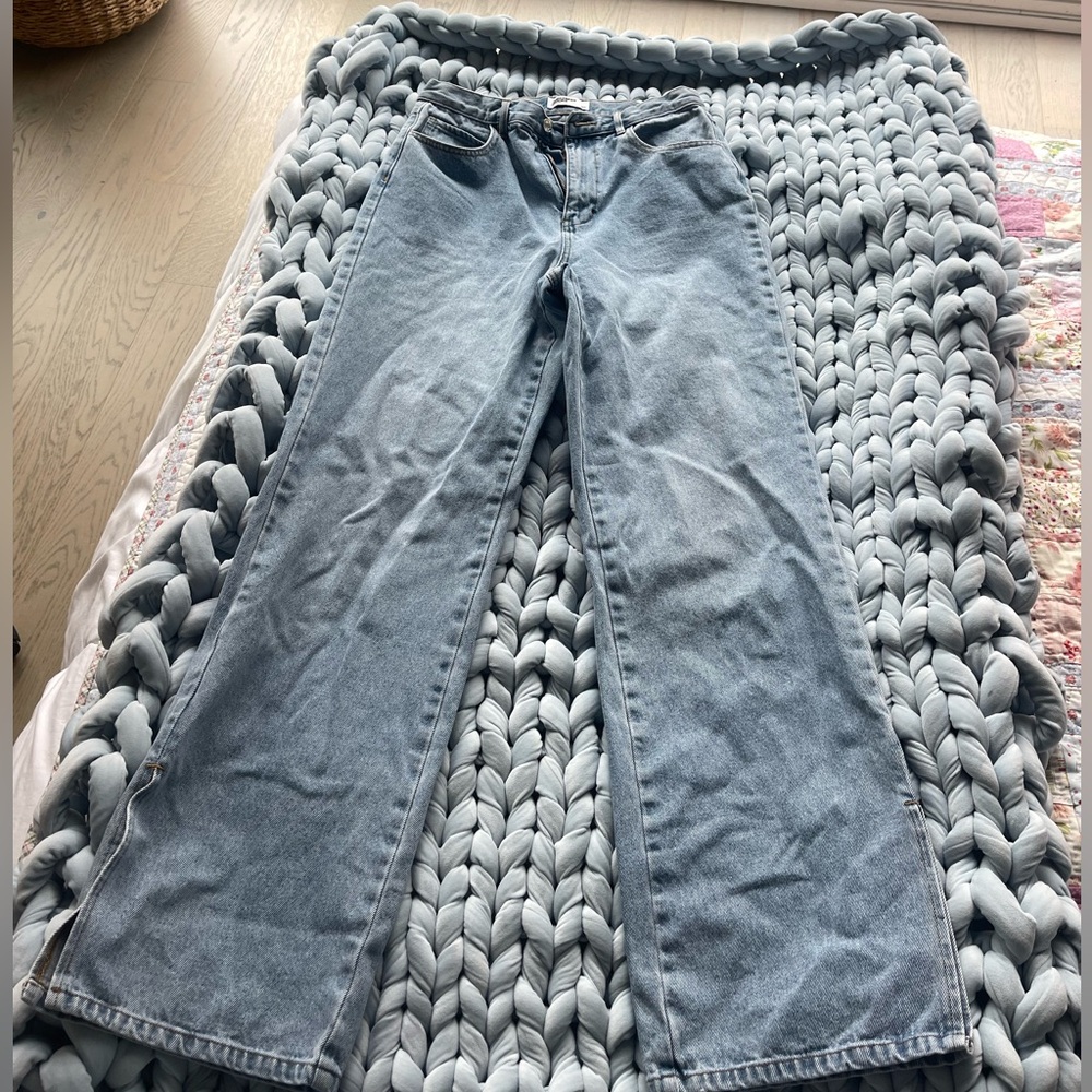 SALE: HOUSE OF CB FLARE CUT JEANS